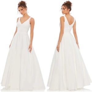 NWT Ieena for Mac Duggal Classic Sleeveless A Line Ball Gown in White Sz. 2